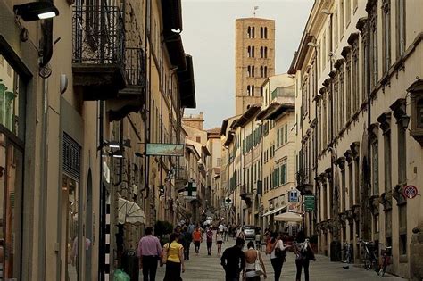 Shopping in Arezzo, Shopping in Tuscany, Italy.